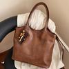 Ретро сумка женская большой вместимости 2025 новая осенняя модная простая сумка через плечо повседневная модная сумка-тоут для поездок