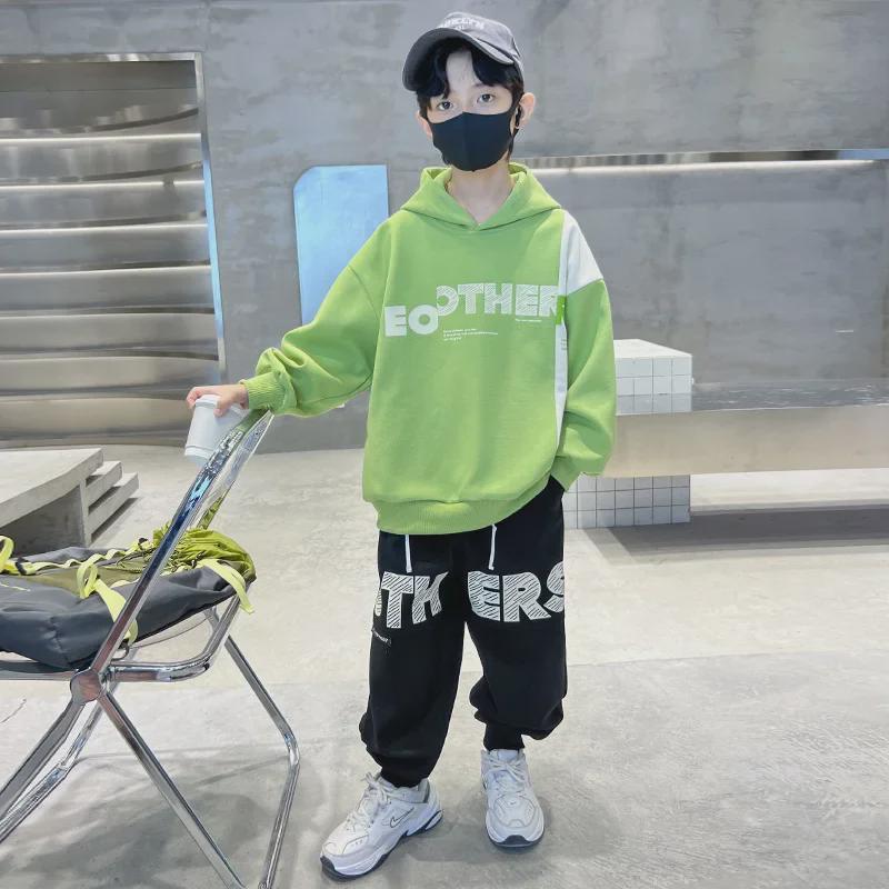 Стильные костюмы для мальчиков весна/осень 2025 года: Красивый комплект из двух предметов свитшотов для детей среднего и старшего возраста.