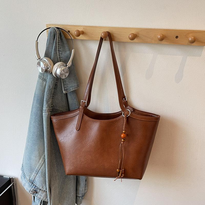 Ретро сумка женская большой вместимости 2025 новая осень и зима универсальная простая наплечная сумка текстурная сумка-тоут для поездок