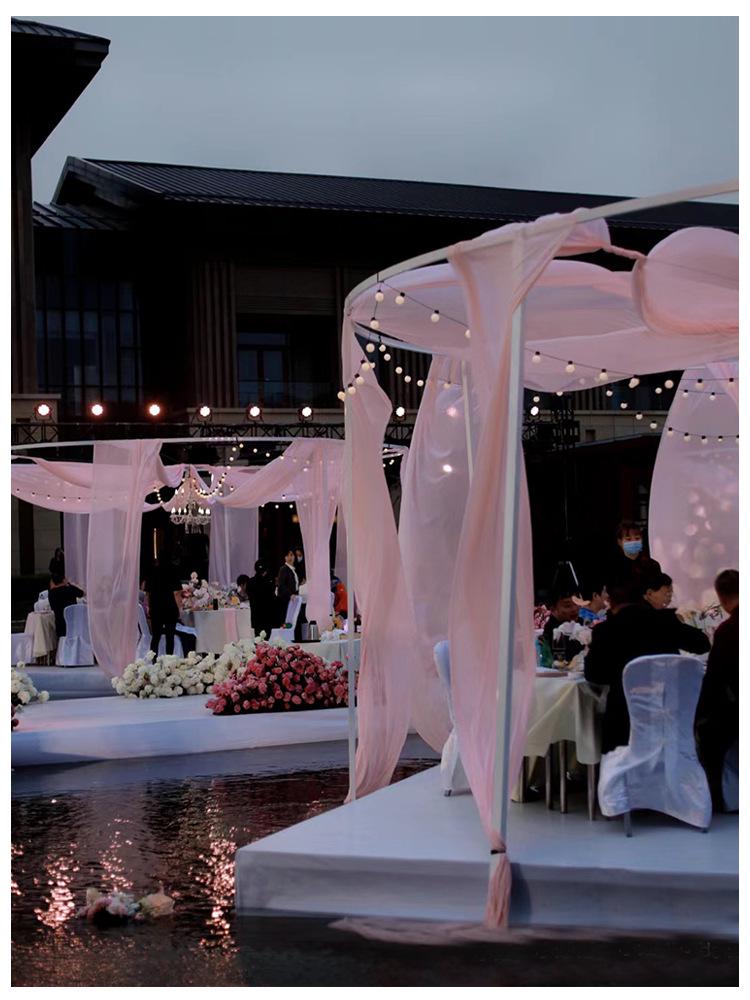 Светло-розовая марлевая занавеска с цветами сакуры с розовым нефритом и акцентами цвета розовой фасолевой пасты - швейцарская противомоскитная сетка для потолка салона красоты.