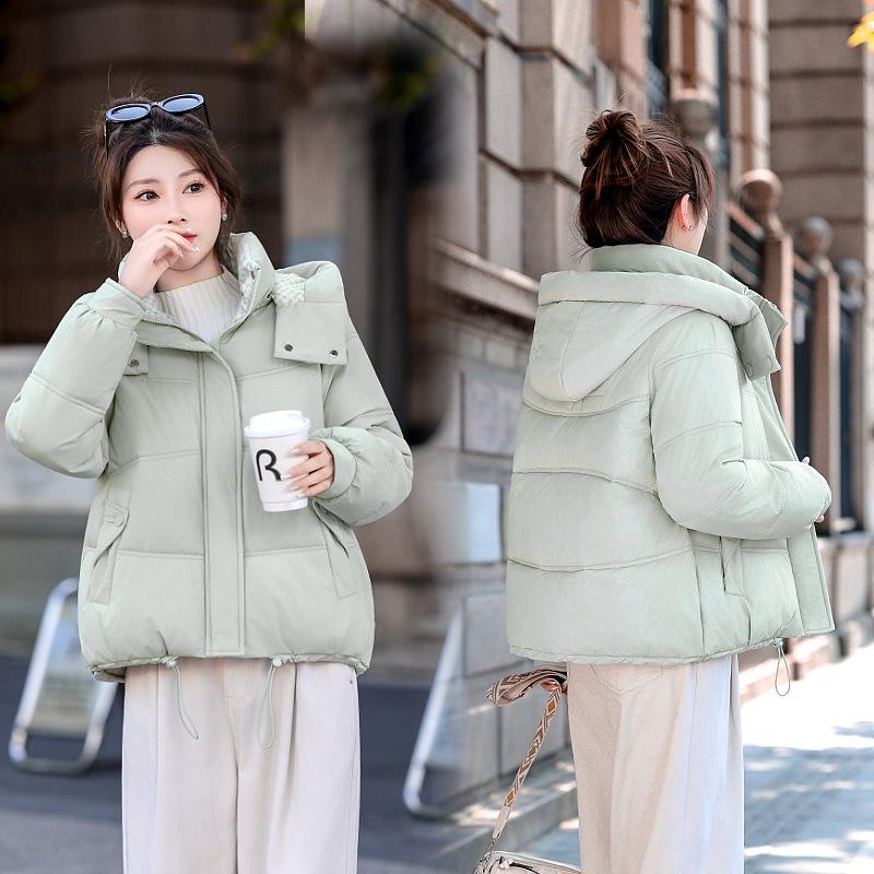 Женская короткая ветрозащитная теплая зимняя куртка со съемным капюшоном