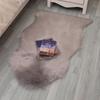 Диванная подушка из искусственной шерсти в скандинавском стиле и ковер из овчины для гостиной и спальни, эркер.