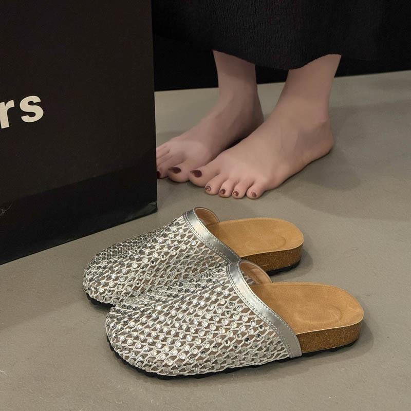 Шлепанцы с полым носком женские 2025 новая мода универсальные полностью в бриллиантах на плоской подошве крутые шлепанцы летние прохладные ленивые шлепанцы
