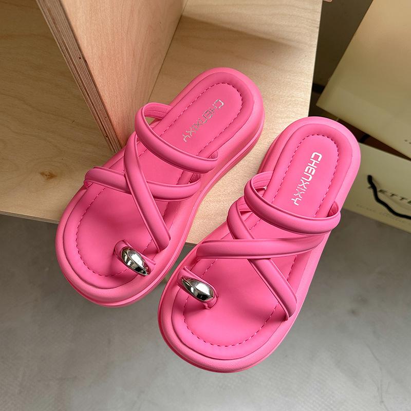 Summer cool slippers women's outer wear 2025 new thick-soled height-increasing small beach shoes high-end set toe half slippers