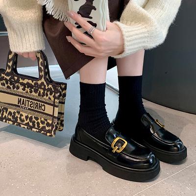 Версия из овчины~ Кожаные лоферы на платформе женские 2025 новые квадратная пряжка толстый каблук британский стиль ретро маленькие кожаные туфли одинарные туфли