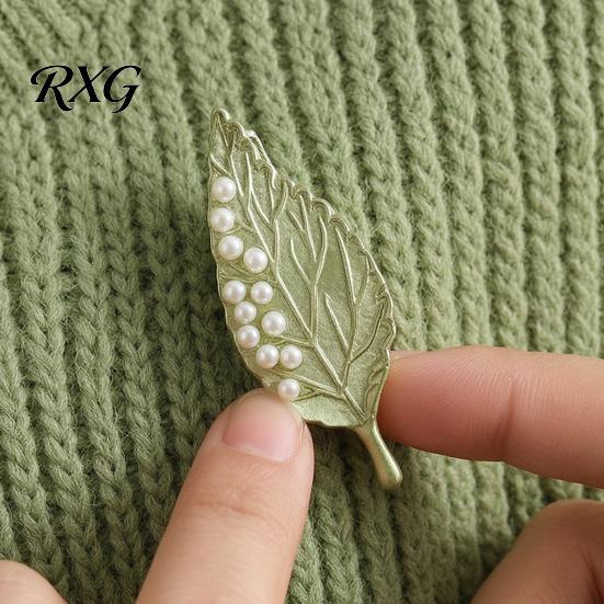 Metal Clothing Accessories Faux Pearl Leaf Brooch for Women, Vintage Plants Theme Lapel Accessory Pin, Nature Inspired Jewelry Wedding Party Prom Coat