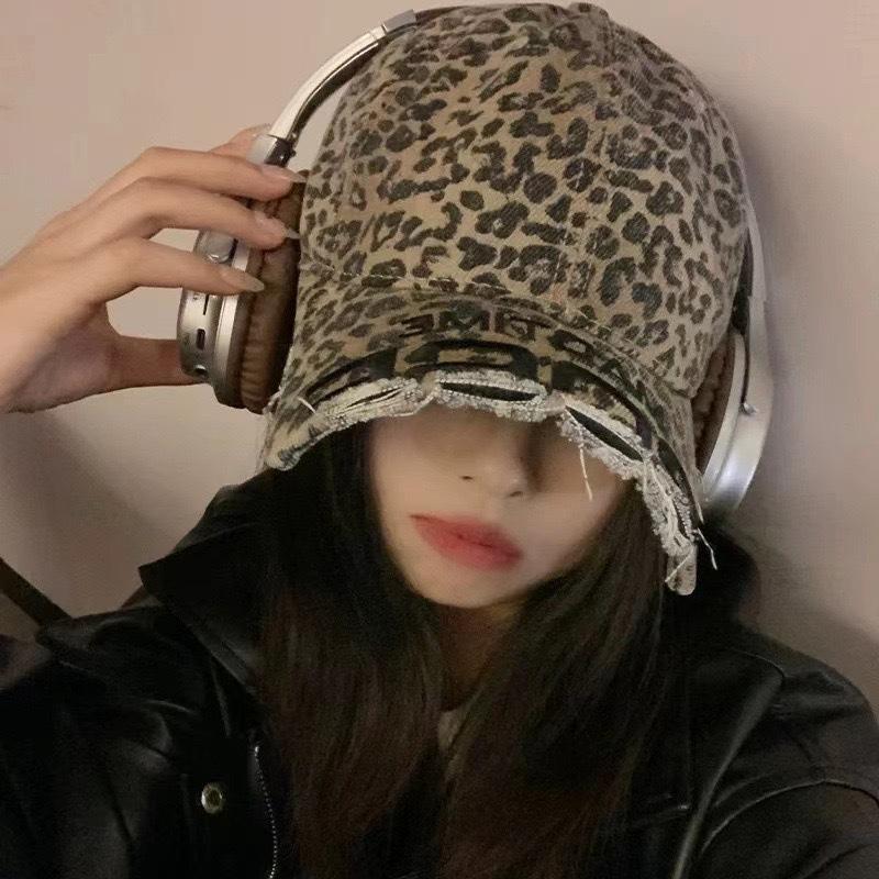 2025 новая бейсболка с короткими полями и вышитой окантовкой женская универсальная стираная старая кепка мужская Ван Анью Чао