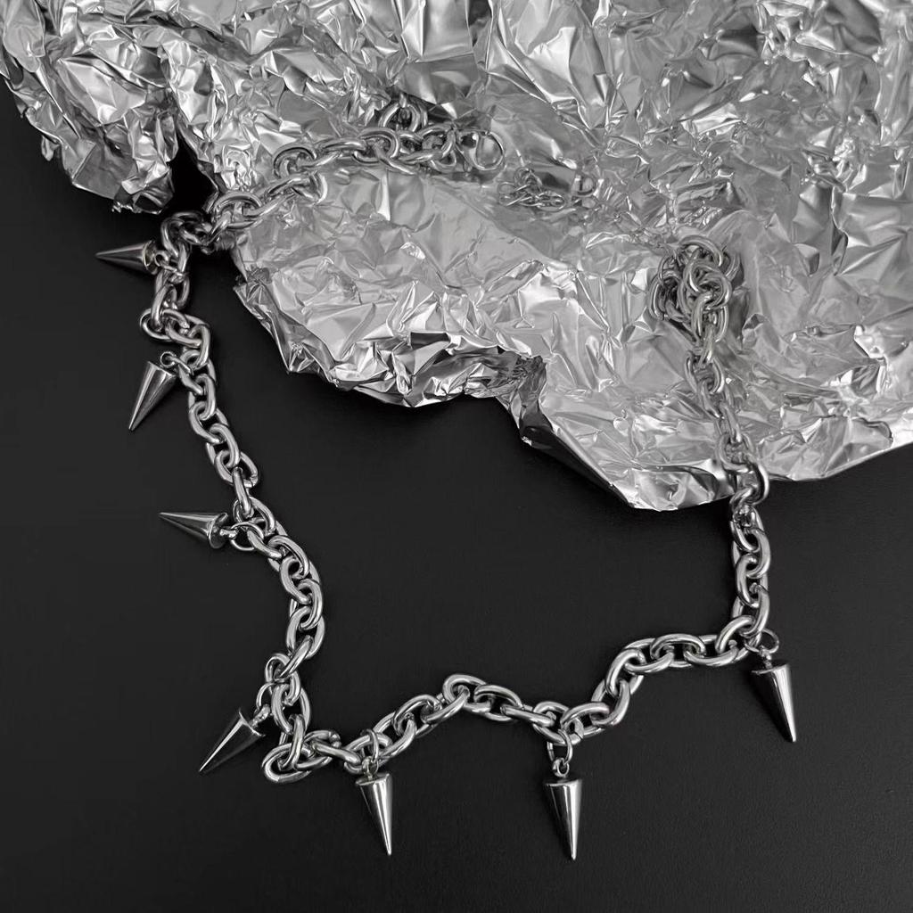 Модное панк хип-хоп ожерелье с кисточкой: Нишевый дизайн с заклепками, холодный стиль, универсальный для мужчин и женщин