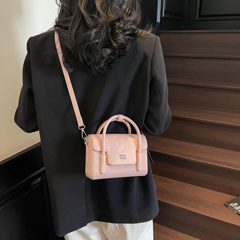 Ручная маленькая квадратная сумка Женская новая сумка через плечо