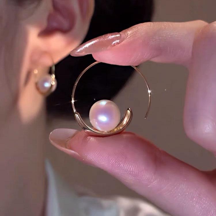 2024 Trendy High-End French Pearl Earrings for Women: Elegant Niche Style