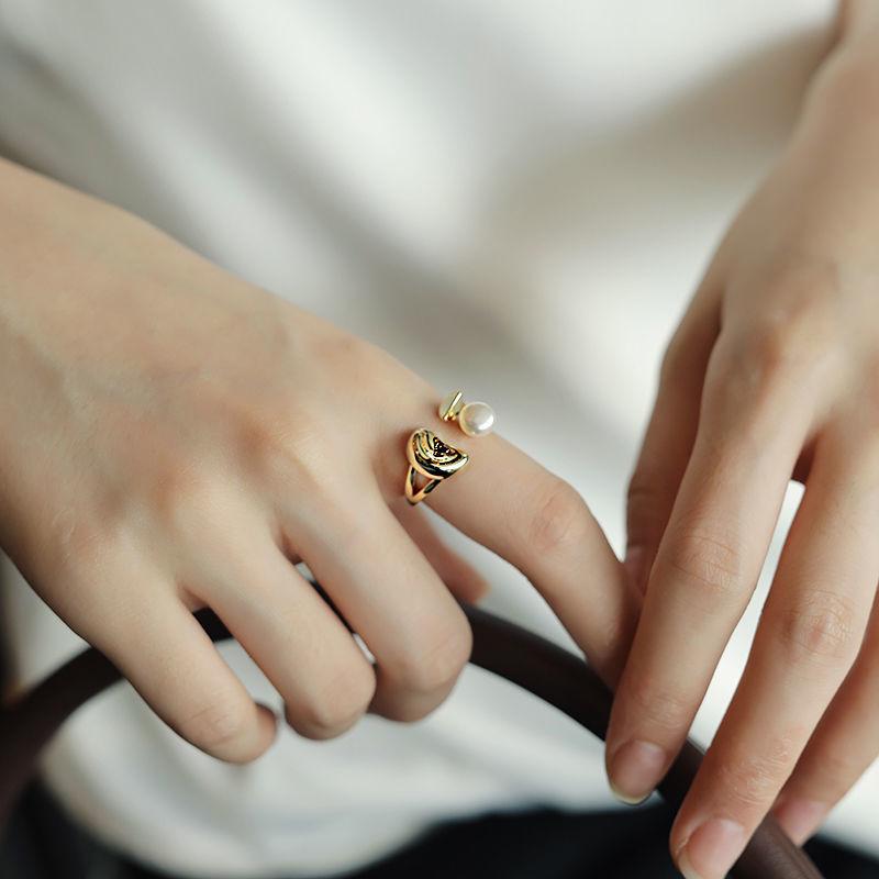 Изысканное золотое гальванизированное кольцо с бабочкой из циркония и жемчуга - французские роскошные ювелирные изделия