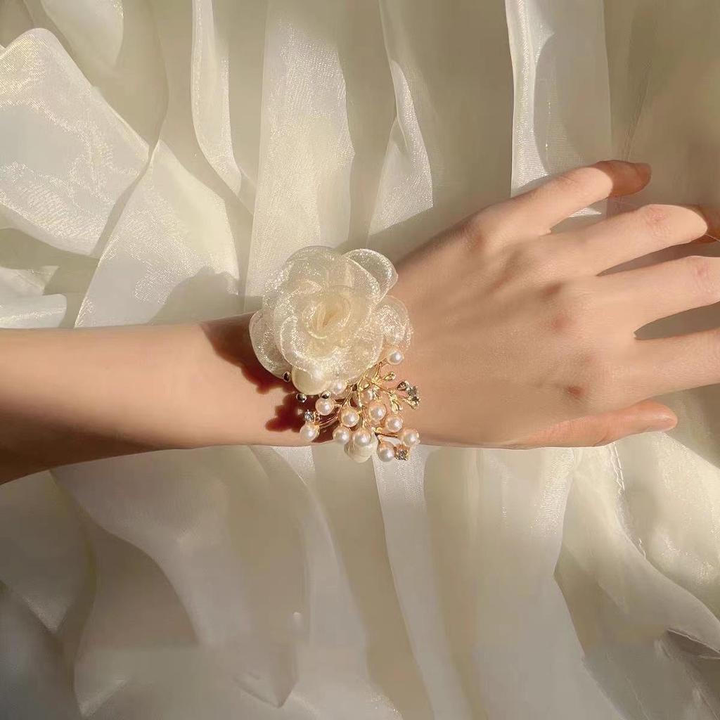 Elegant White Bridesmaid Corsage Bracelet - High-End Wedding Hand Flower