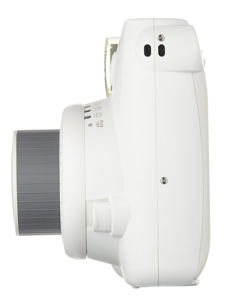 Фотоаппарат FUJIFILM Instax Mini8 Plus с объективом и оригинальным ремешком на руку, цвет ваниль INS MINI 8P VANILLA, крупный план