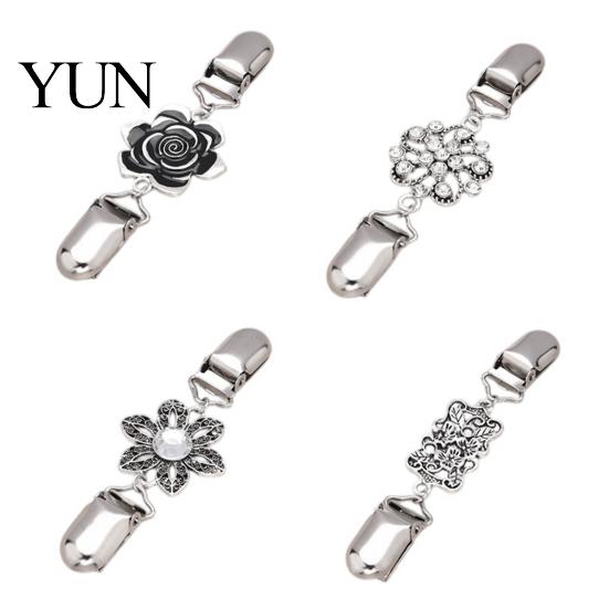 Rhinestone Collar Brooches 4Pcs Vintage Sweater Clips for Women Girls, Retro Floral Cardigan Clips, Elegant Scarf Clasps Metal Clothing Brooch