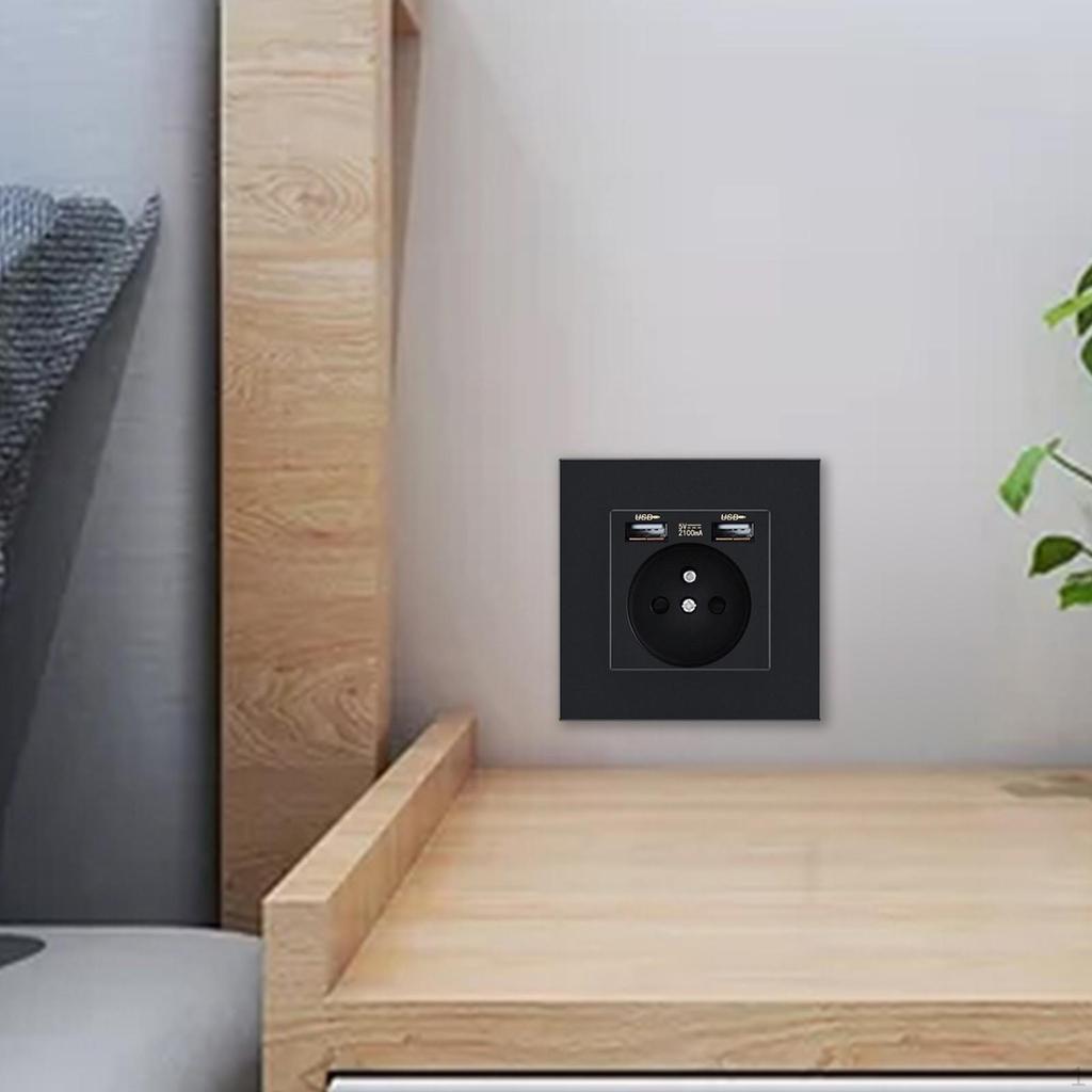 Настенная USB-розетка для зарядки с бытовой техникой белого цвета