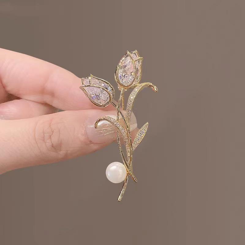 High-End Tulip Flower Brooches: Fashionable Retro Pins for Women's Autumn & Winter Suits and Sweaters