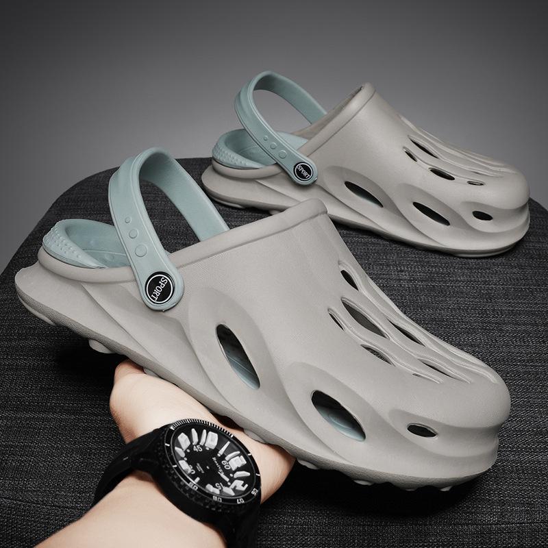 New Fashion Hollow-out Breathable Slippers Summer Beach Shoes Slippers for Men Outdoor/Indoor Sandals