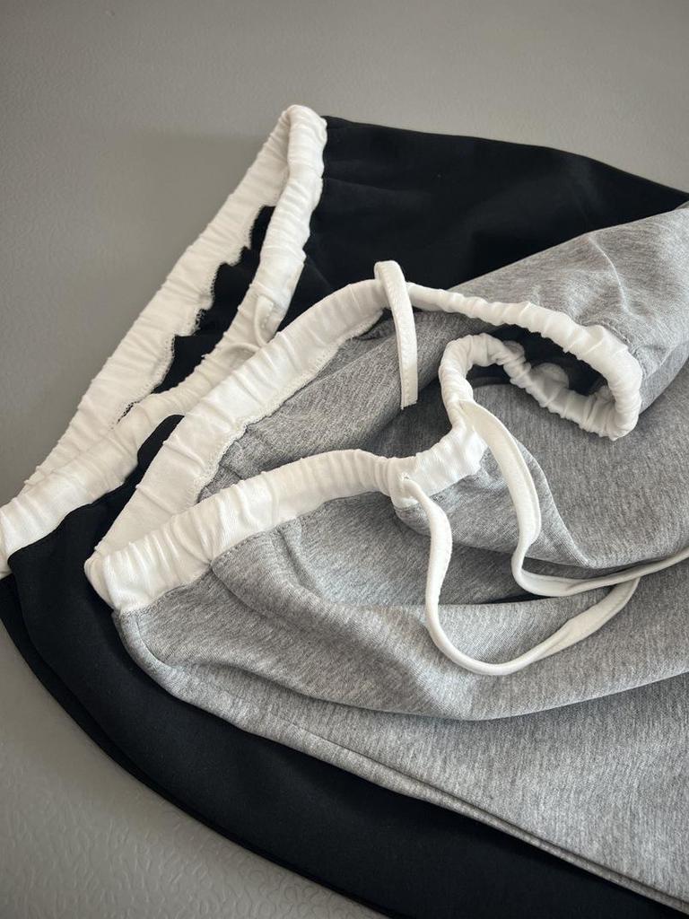 Versatile Contrast Waist Skirt: Featuring a Stunning Upper Body and Side Slits, This Casual Cotton Skirt Is Perfect for Spring.