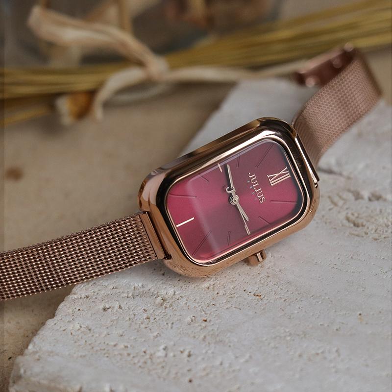 New Minimalist And Elegant Oval-Shaped Quartz Watch For Women, A Stylish And Retro Design, Perfect As A Gift For Women.