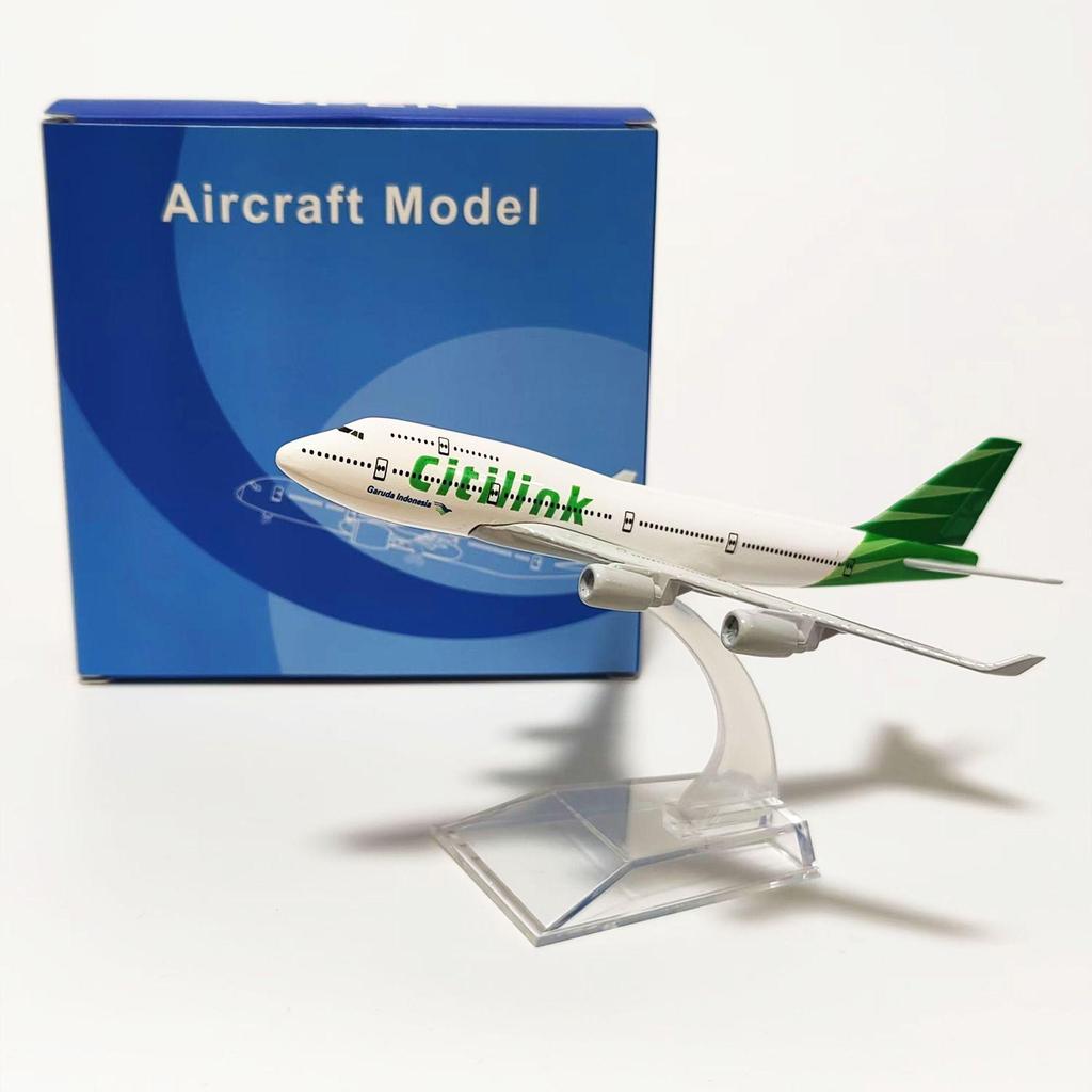 Модели из сплава президентских самолетов: ATR FK50, C919, A350, B747, A320, A330, A380