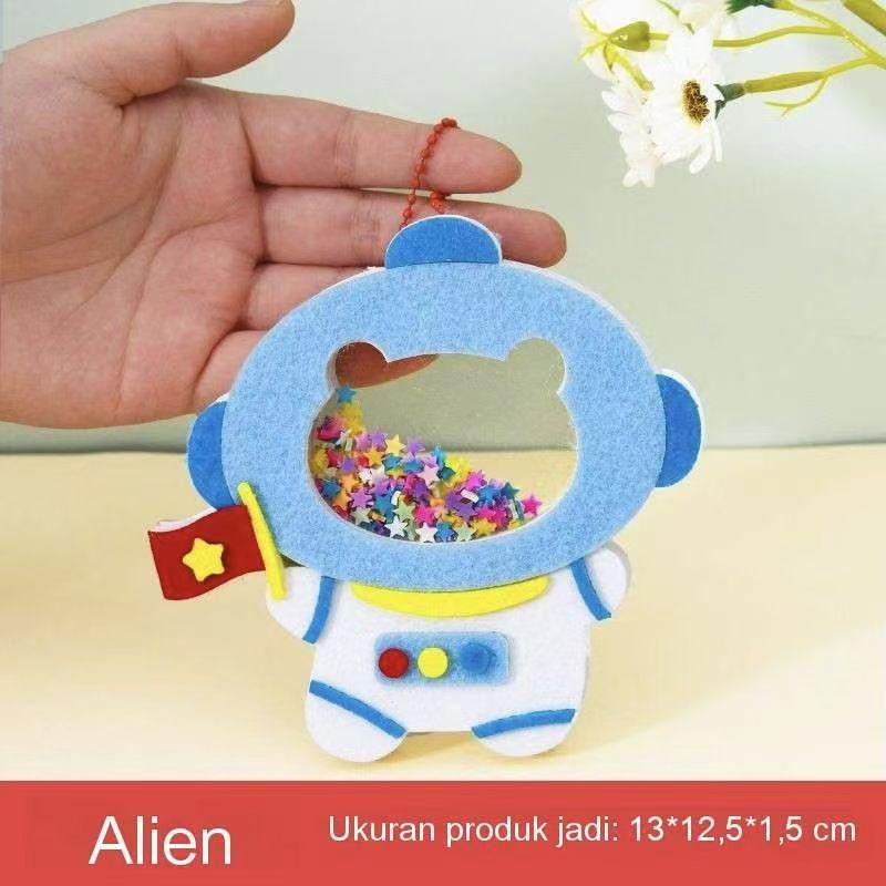 Non-Toxic Diy Animal Shake Pendant Art Craft Kits For Kids Children Easy To Paste Non Woven Shaker With Chain Children Handmade Toysgift