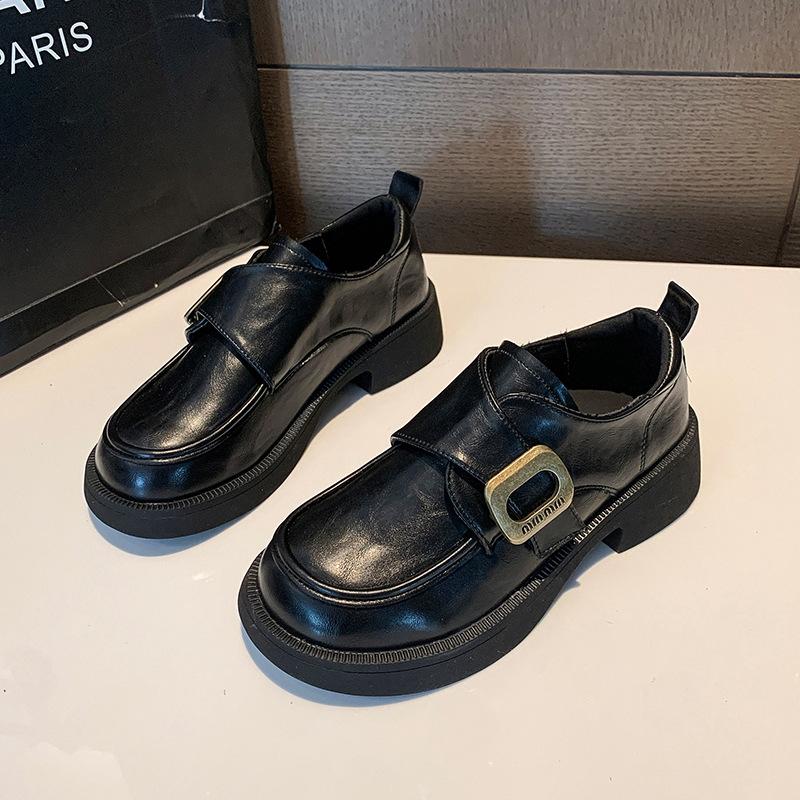 Маленькие кожаные туфли женские в британском стиле 2025 новая весна и осень универсальная юбка jk одинарные туфли платформа лоферы на одном педале
