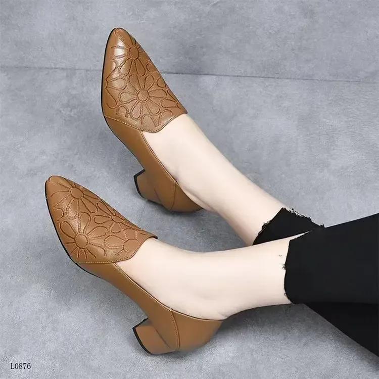 Fashion Single Shoes for Women In Autumn New Style Embroidered Shallow Pumps Ethnic Style Retro Women's Shoes 2025