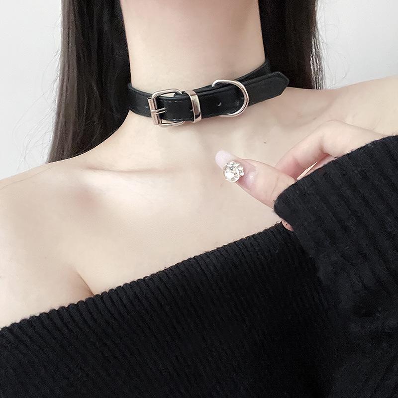 Red Feminine Choker Necklace: Leash-Style Collar and Clavicle Chain
