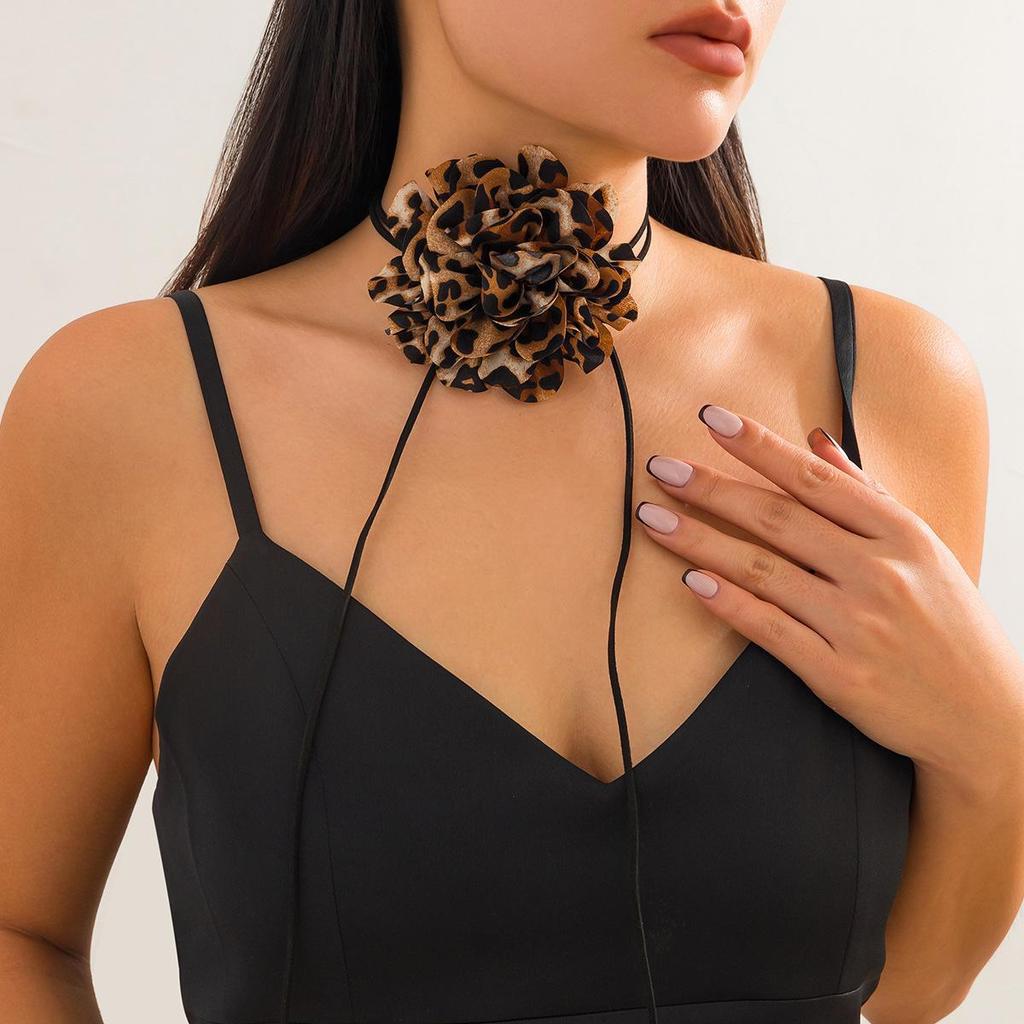Леопардовый цветочный узел-чокер: Стильное кожаное ожерелье Cross-Border