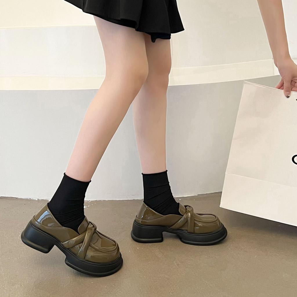 Design sense модные женские мокасины 2025 осень новые на толстой подошве повышенная ниша ретро маленькие кожаные туфли одинарные туфли супер горячие