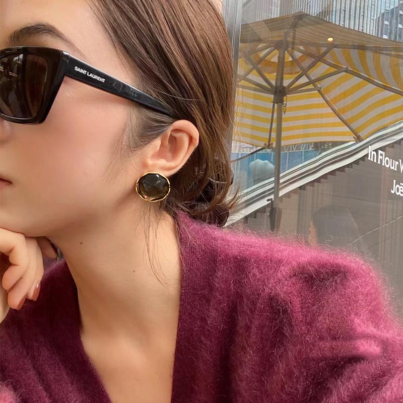 Silver needle pleated round stud earrings women's niche retro temperament earrings autumn and winter advanced sense exaggerated new earrings