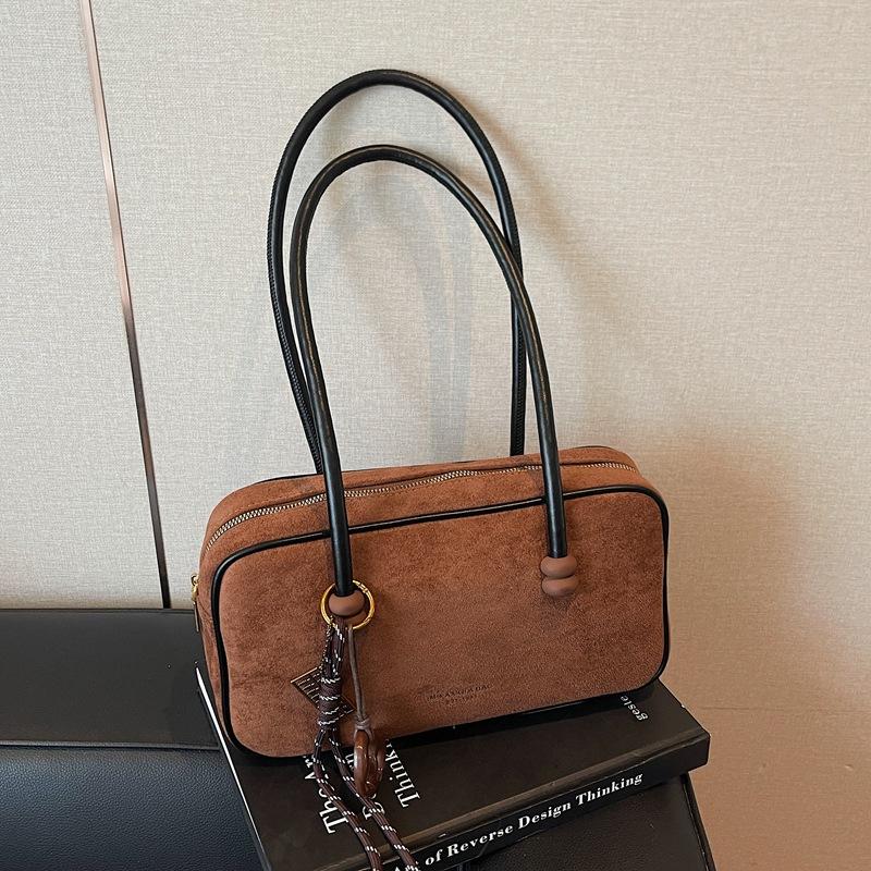 Повседневная вместительная универсальная простая и модная новая замшевая сумка-хобо 2025 осень женская портативная на плечо подмышку