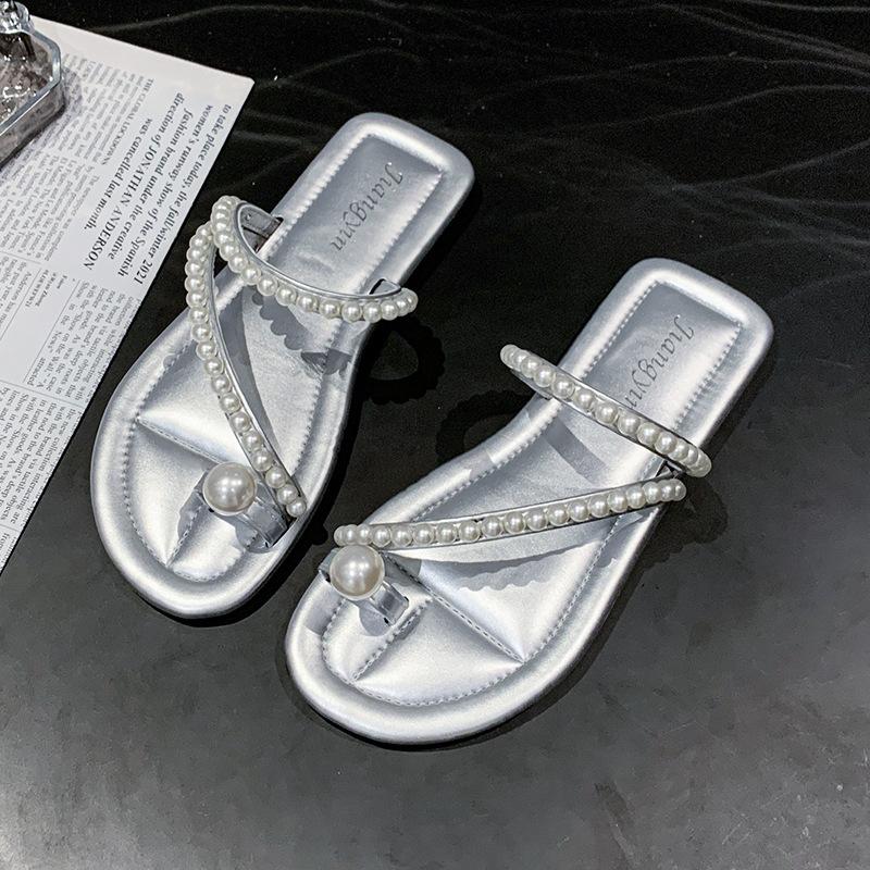 Лето 2025 новые прохладные шлепанцы с жемчужной накладкой на носок, женские шлепанцы на танкетке с квадратным носком и толстой подошвой