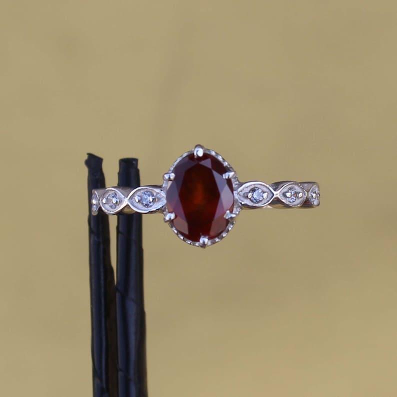 Кольцо с гессонитовым гранатом Кольцо с оранжевым камнем Кольцо из стерлингового серебра 925 пробы Кольцо с драгоценным камнем Кольцо ручной работы Обручальное кольцо Кольцо с овальным камнем Подарок для нее
