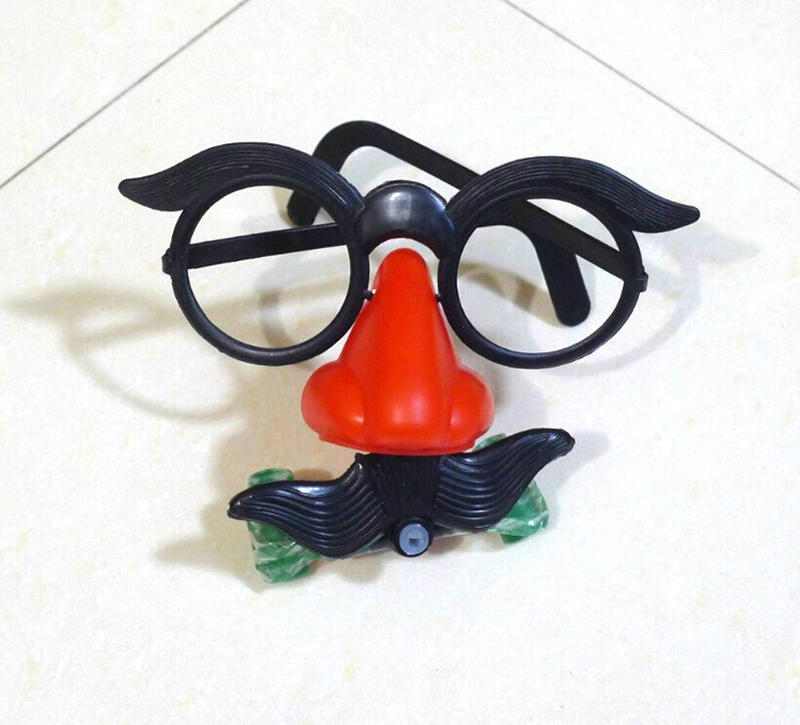 Забавные очки клоуна, костюмированный мяч, круглая рамка, красный нос со свистком, усы