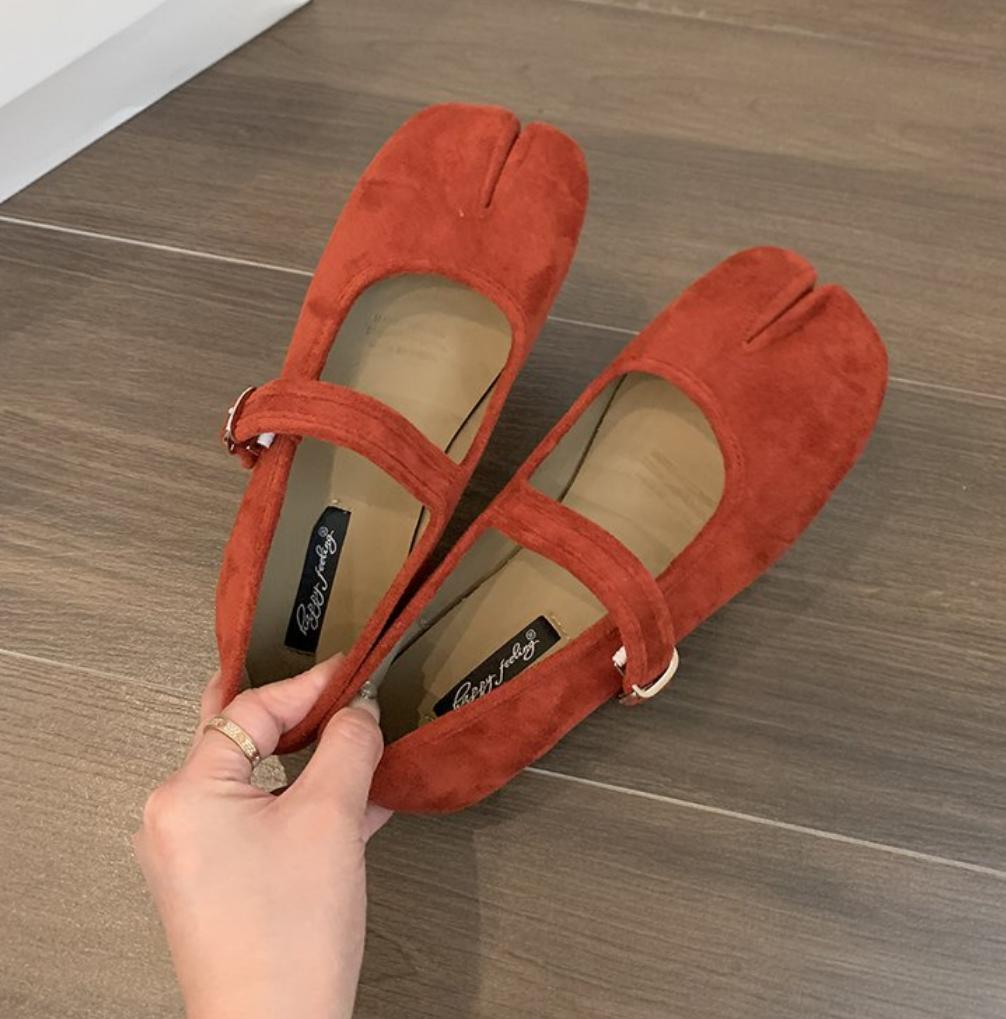 Мода 2025 Обувь Таби Ниндзя в Японском Стиле Женские Ретро Замшевые Балетки с Раздельным Пальцем и Носком-Копытцем Туфли-Лодочки Женские Мэри Джинс Мокасины Балетки