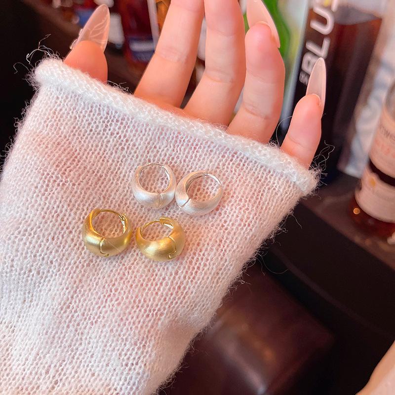 Niche Matte Brushed Ear Clips: Versatile, High-End U-Shaped Celebrity Earrings