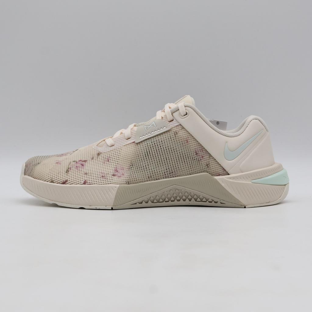 IB6544-100 Nike Metcon 10 SE Меловой Светлый Древесно-коричневый Светло-серебристый (Женский)