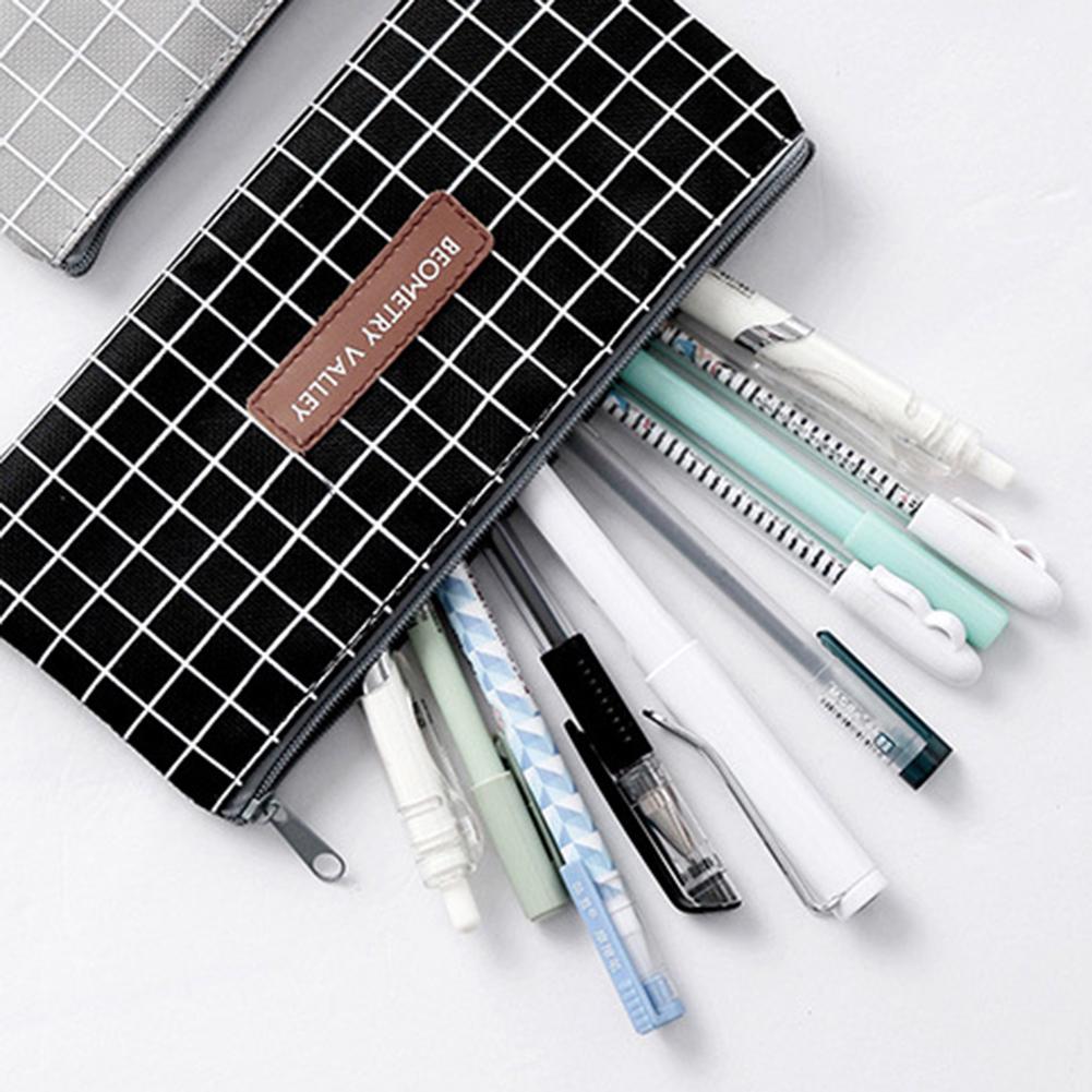 Плоский пенал на молнии в клеточку или горошек