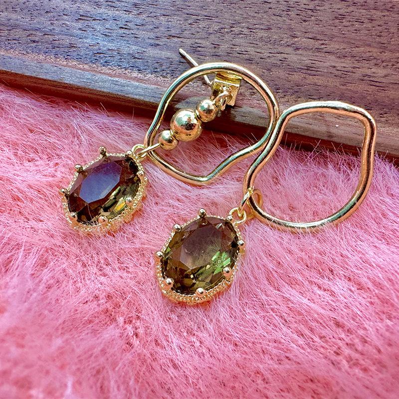 Серьги в стиле французского винтажа, асимметричные серьги-гвоздики в стиле ниши, коричневые серьги с кристаллами