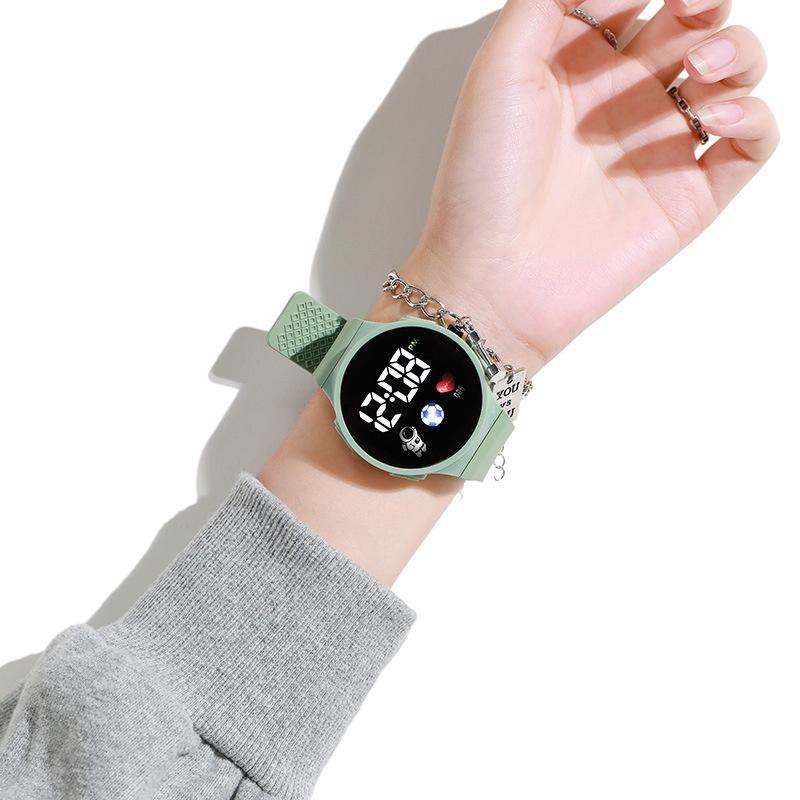 Популярные и стильные круглые электронные часы для детей с дизайном космонавта, высокотехнологичные и модные