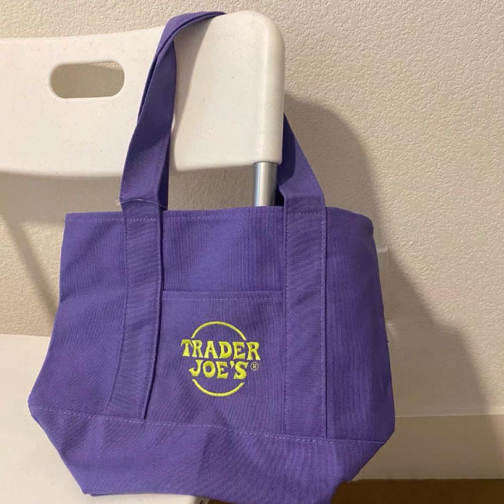 Официальная сумка Trader Joe's для Хэллоуина - Фиолетовая многоразовая холщовая сумка для покупок, поездок на велосипеде, поручений, походов в кафе