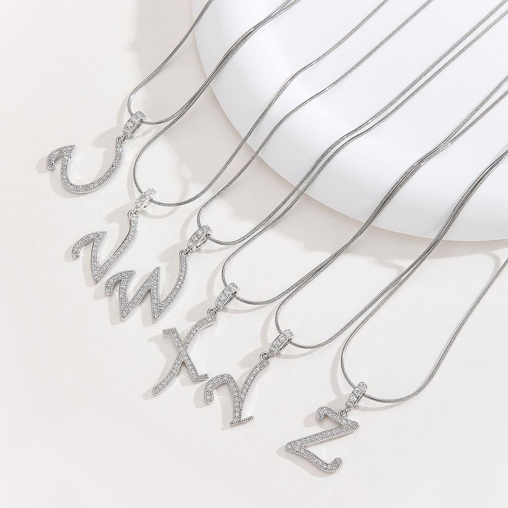 Королевский двор - Ожерелье в стиле «Дрянные девчонки» - Набор подвесок: Крест, Корона и Римская цифра, полностью покрытых цирконием - Роскошный позолоченный медный чокер для женщин