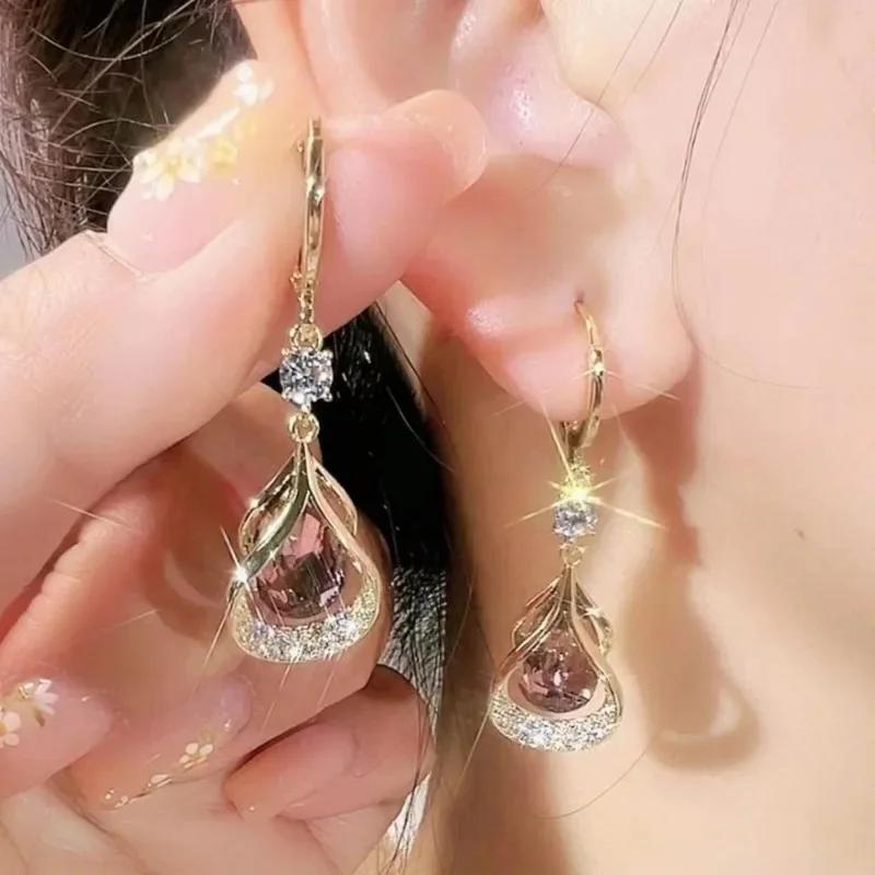 Серьга-подвеска в форме капли — это новый модный и универсальный аксессуар для ушей для женщин в 2026 году, отличающийся простым и элегантным стилем.