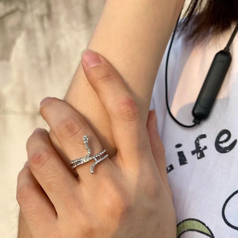 Women Fashion Animal Snake Women Ring Silver Color Bling Bling CZ Stone Exquisite Glitter Zircon Snake Rings Gifts for Women