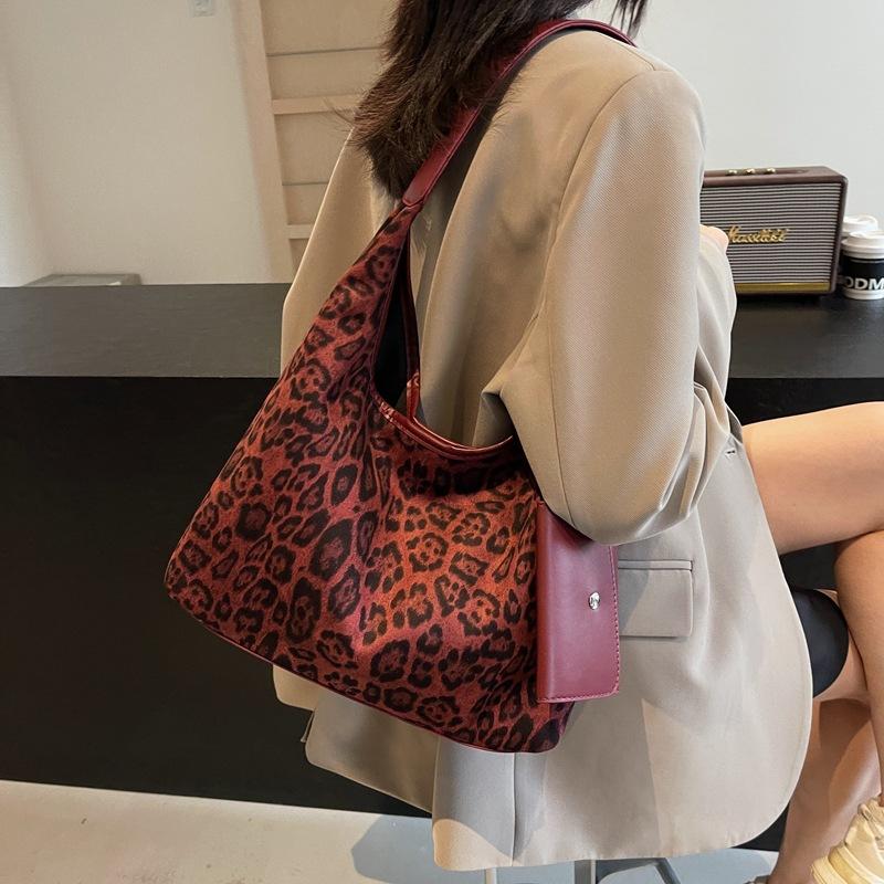 Супер огненная сумка для мамы и ребенка с леопардовым принтом, модная сумка-тоут большой вместимости, женская осенне-зимняя 2025, новая модная сумка через плечо