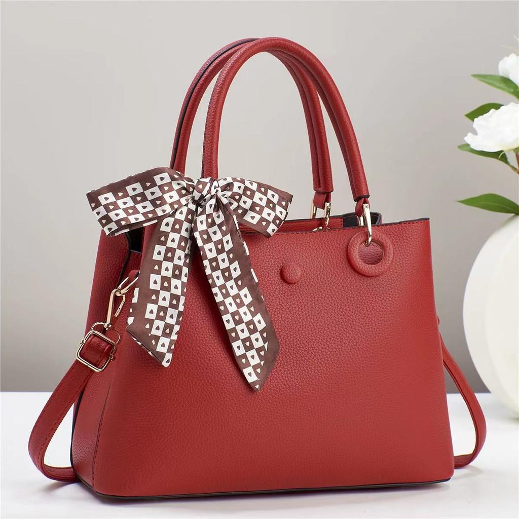 Chic Daily Use Shoulder Bag For Women Unique Design With Double Straps And Stylish Lock