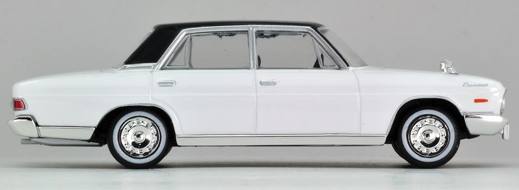 Tomica Limited Vintage Nissan President B Спецификация Завершенный продукт 1/64 LV-164b (Белый черный)