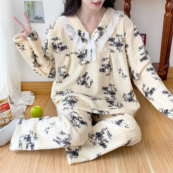 Women's Cozy Flannel Pajama Set with Long Sleeves & Pants, Plus Sizes Available Up To 240 Pounds; Suitable for Indoor & Outdoor Wear.