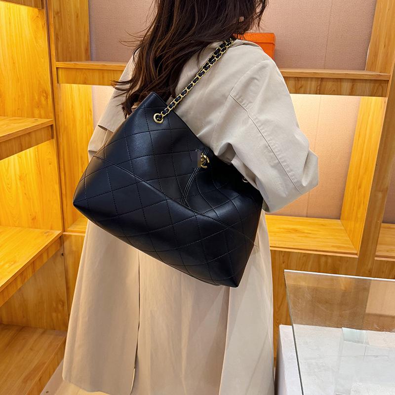 Vintage 2025 Diamond Lattice Hobo Tote: Large Capacity Casual Crossbody Shoulder Handbag